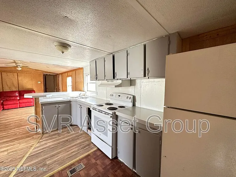 950 Sidney St #12 — Photo 5