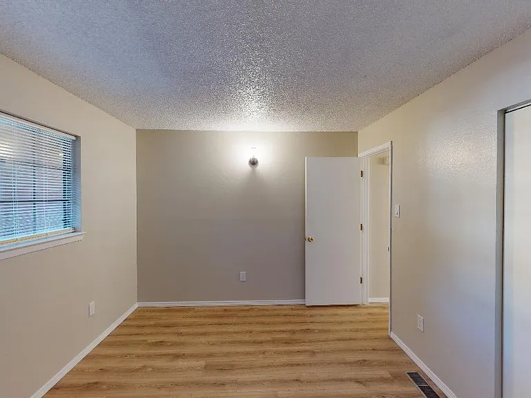 1855 Girard Blvd NE — Photo 57