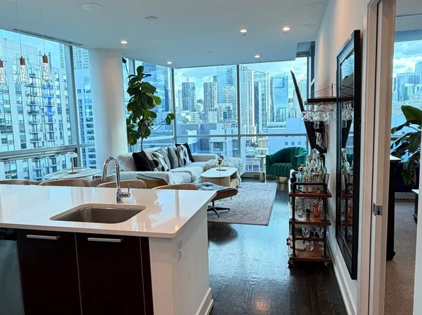 110 W Superior St, Chicago, IL 60610
