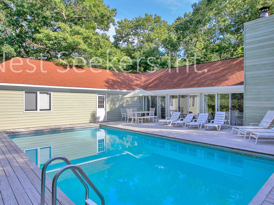 1st image of 156 Peconic Hills Dr