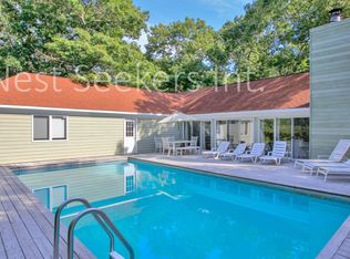 156 Peconic Hills Dr, Southampton, NY 11968