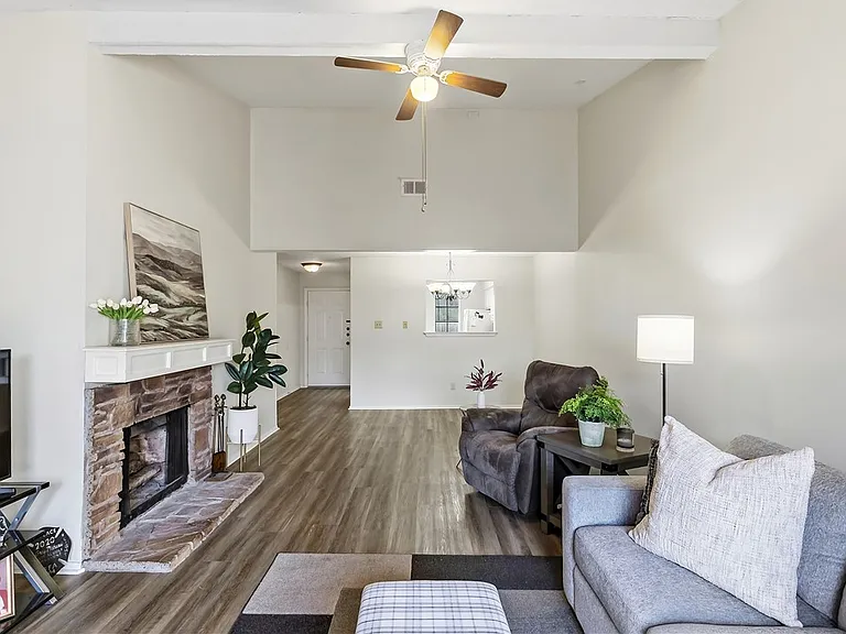 2523 Longmire Dr — Photo 12