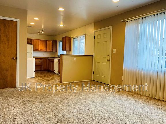 5th image of 1300 14th Ave S