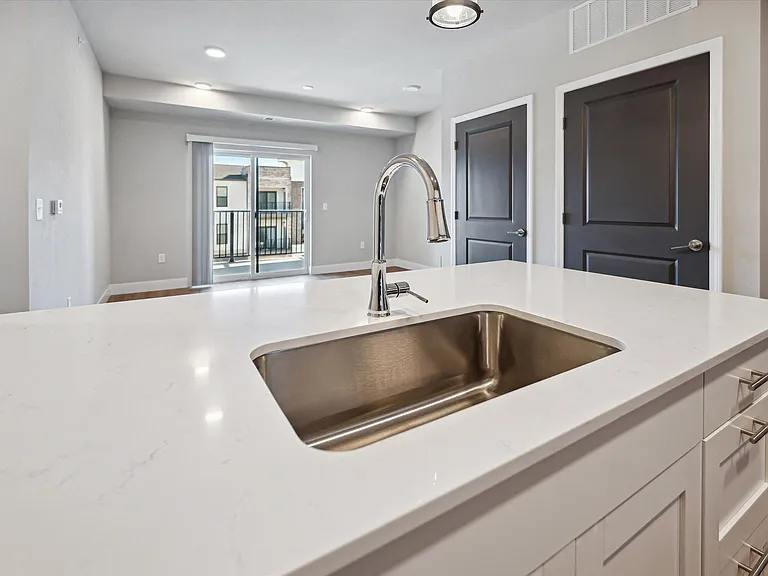 One Bedroom - 1 Bed / 1 Bath - 751 Sq.Ft.