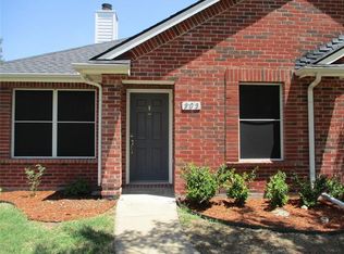 303 Valley Ridge Dr, Red Oak, TX 75154