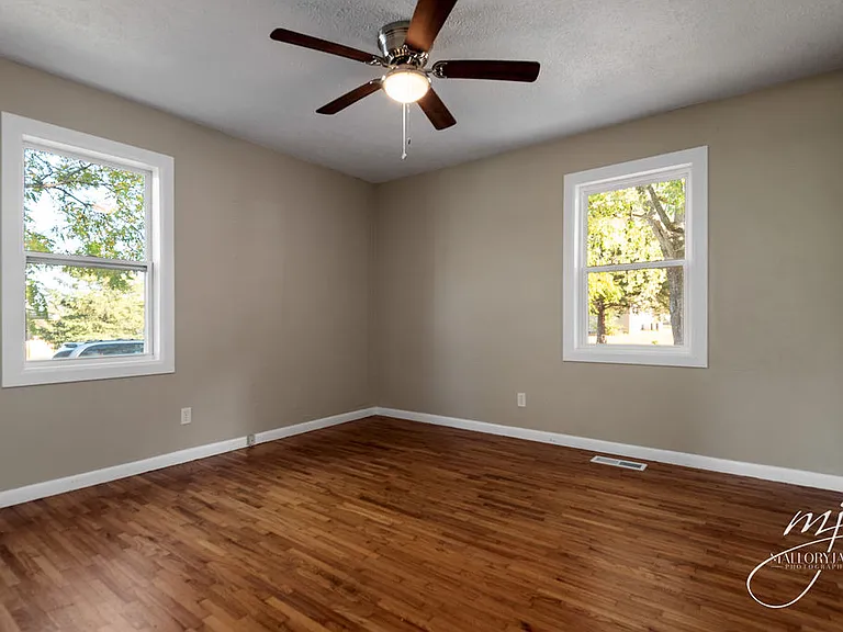 93 Cochran Dr — Photo 4