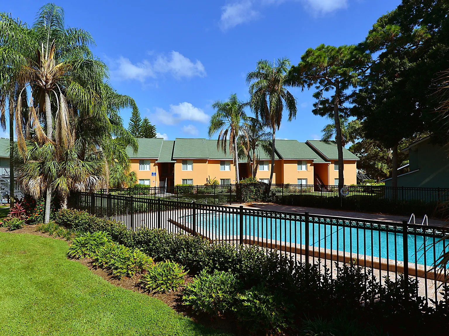 Alta Mar at Broadwater Apartments — Photo 1