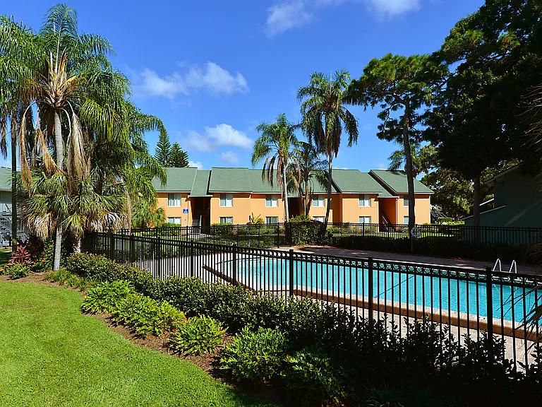 Alta Mar at Broadwater Apartments — Photo 1