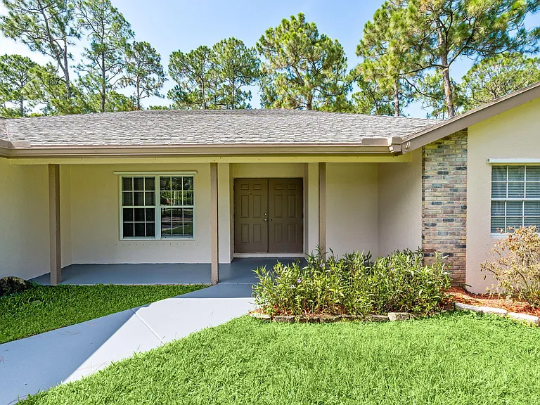 16628 Valencia Blvd — Photo 4