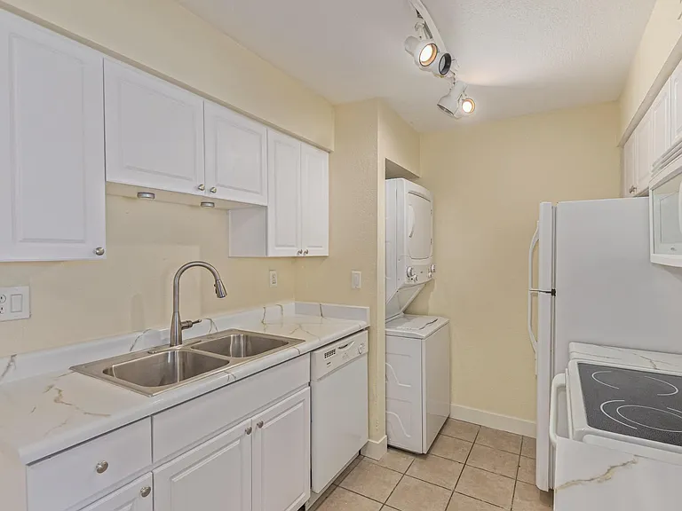5995 N 78th St #1037 — Photo 8