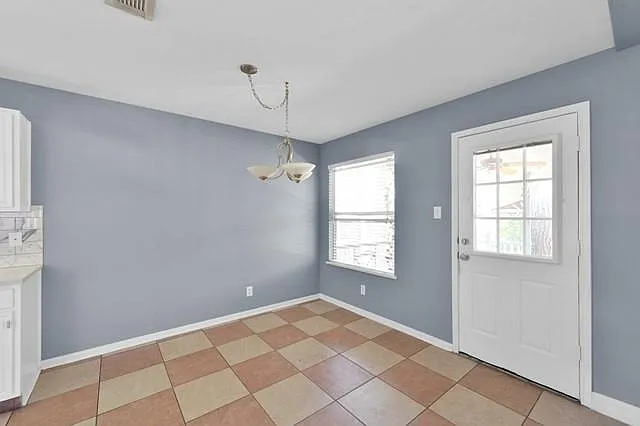 6715 Dillon Dr — Photo 13