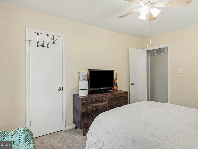 726 Gentle Breeze Ct — Photo 12