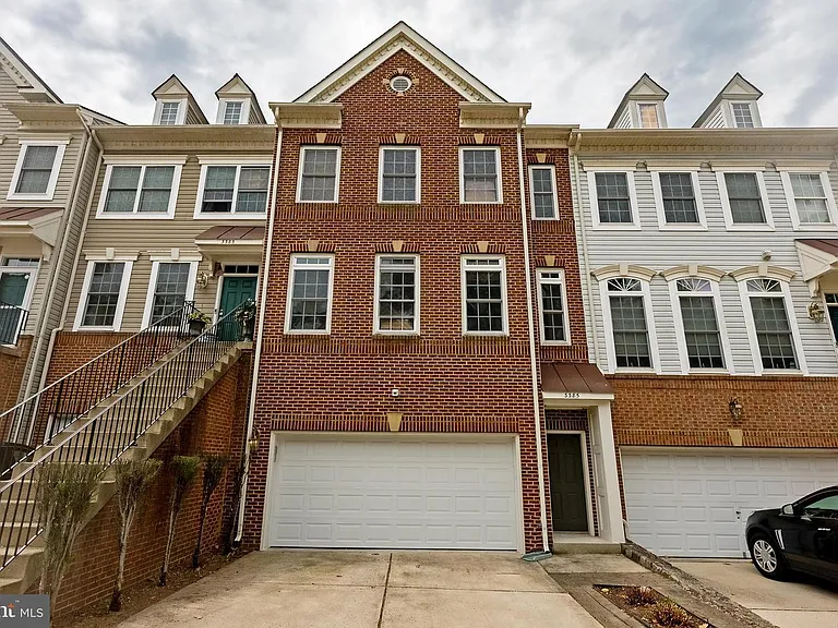 3385 Beechcliff Dr — Photo 1
