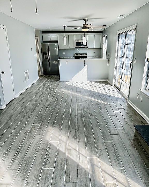 1st image of 117 Castilian Dr