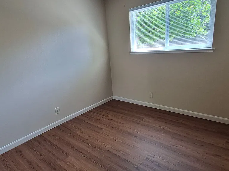 1121 Swallow Ln — Photo 16