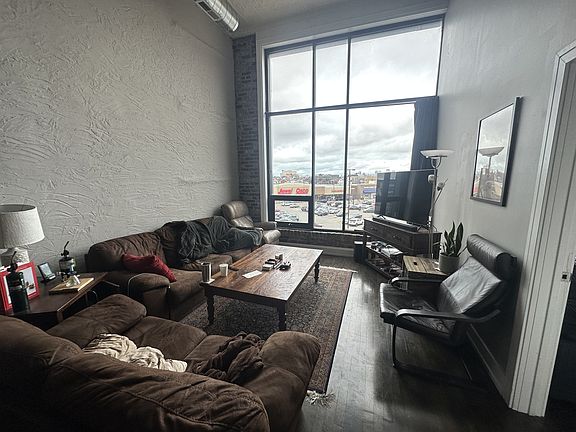 3rd image of 1308-10 N Milwaukee Ave #5771200