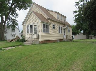 302 S Broadway, Wells, MN 56097