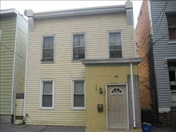 425 10th St, Troy, NY 12180