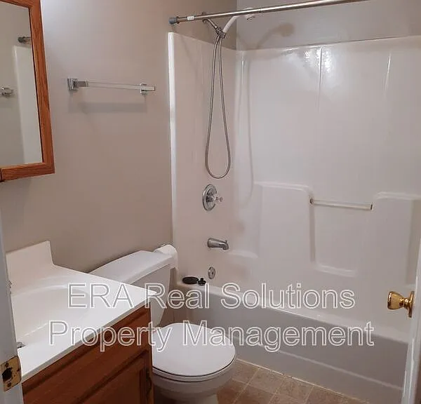 1060 N West St — Photo 10