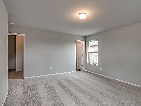3rd image of 301 NE 19th Pl