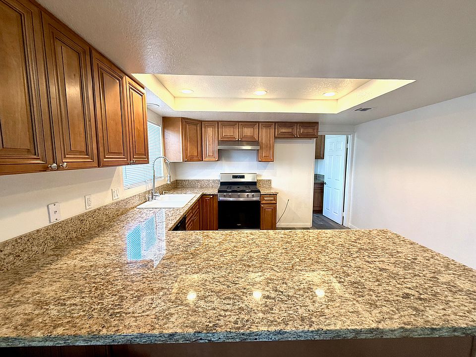 Kitchen Breakfast Bar View