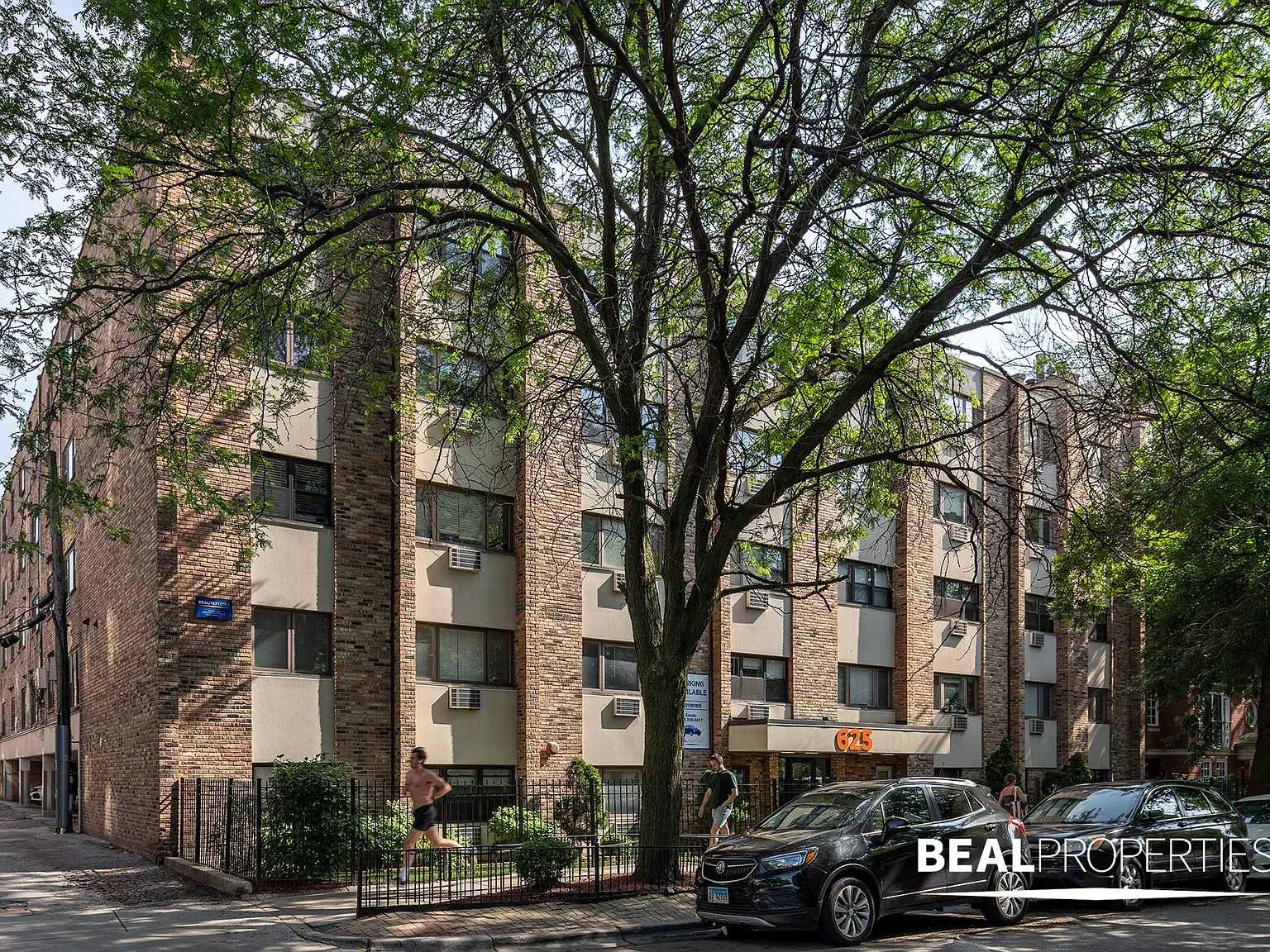 625 W Wrightwood — Photo 1