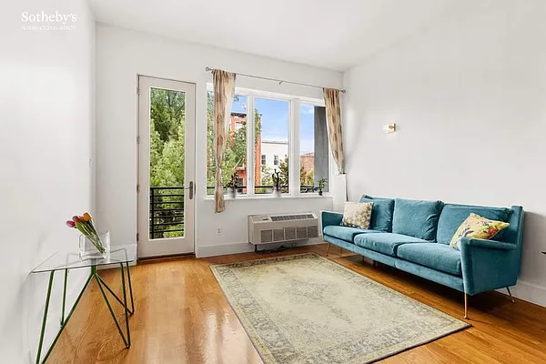 Sold by Sotheby's International Realty | media 2