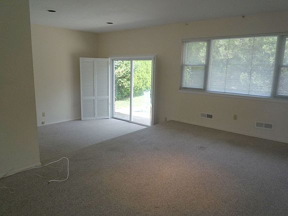 4th image of 302 Birchwood Park Dr