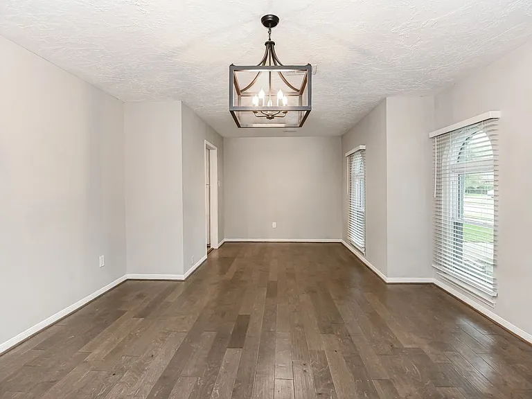 7923 Dawnridge Dr — Photo 7