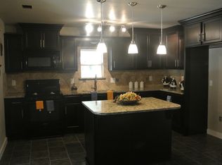 404 W Alamo St, Elgin, TX 78621