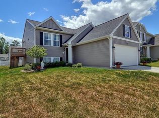 8637 Chippewa River Dr, Fowlerville, MI 48836