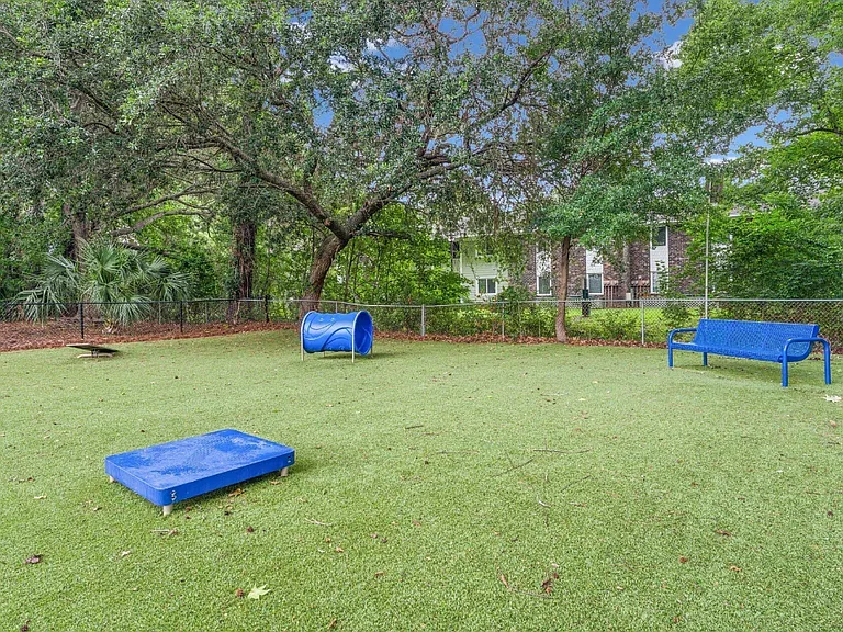 Sawgrass Apartments — Photo 4