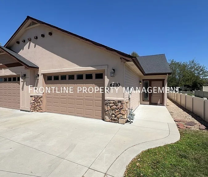 6210 N Maximus Pl — Photo 1