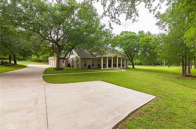 1st image of 150 Sabine Dr