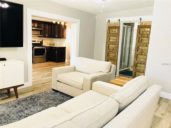 2nd image of 3001 Pickfair St