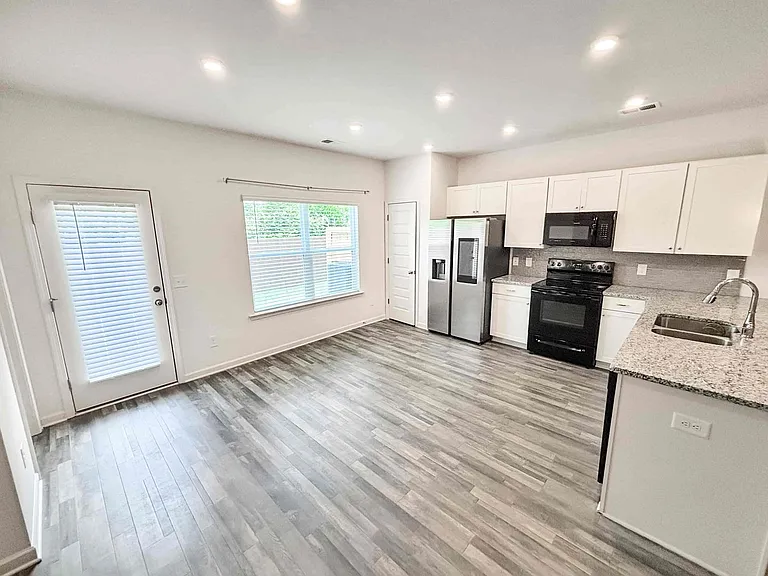 5784 Silver Lake Dr — Photo 4