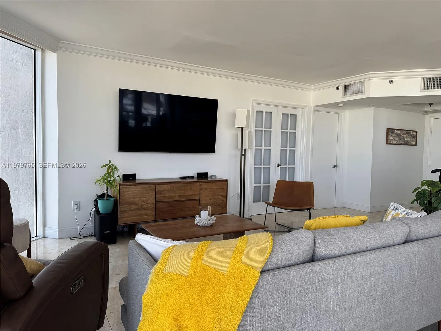 St Tropez Ocean Condo — Photo 4