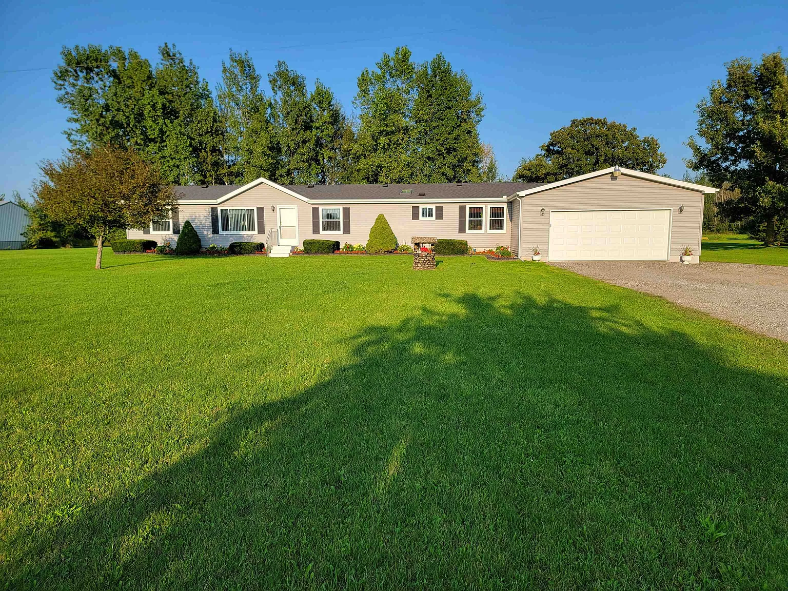 13285 Elms Rd photo 1