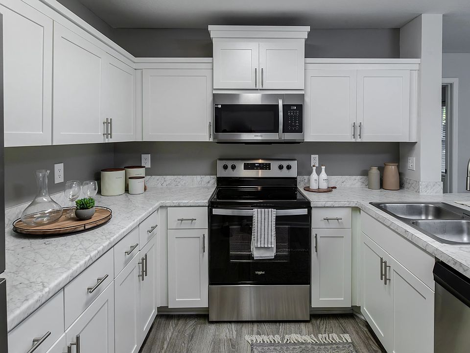 Our kitchens are the heart and soul of our apartment homes, where cooking becomes an art, and every meal is a masterpiece. Elevate your dining experience and make your culinary fantasies a daily delight.