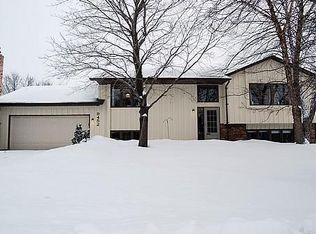 9452 Wentlock Rd, Woodbury, MN 55125