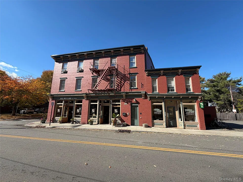 554 Main St