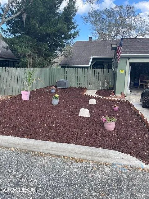 3 bed, 2.0 bath, 1555 sqft, $2,000 — Photo 2
