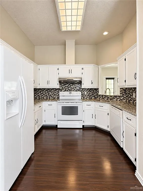 3 bed, 2.0 bath, 1442 sqft, $1,600 — Photo 4