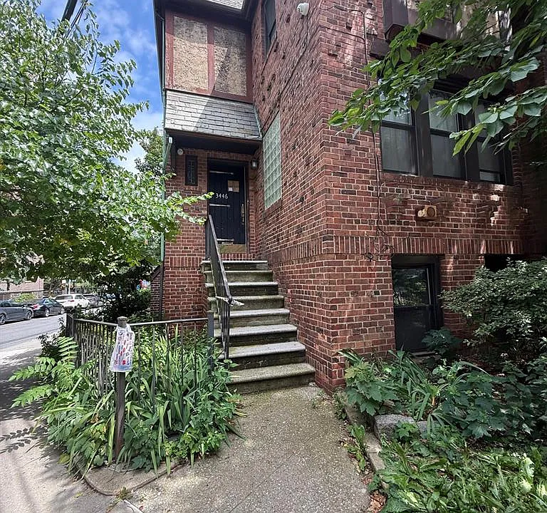 3446 Giles Pl