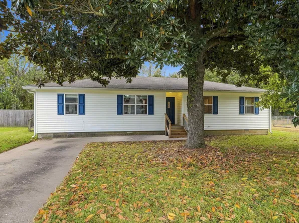 2605 W Robinhood Dr, Bryant, AR 72019