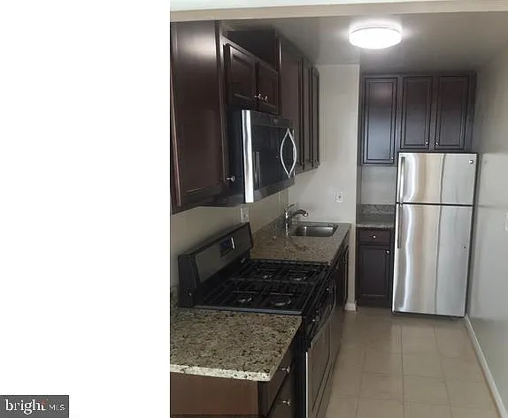 Studio, 487 sqft, $1,595 — Photo 3