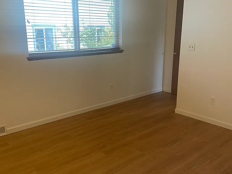 9741 Woodlawn Ave N #C — Photo 7