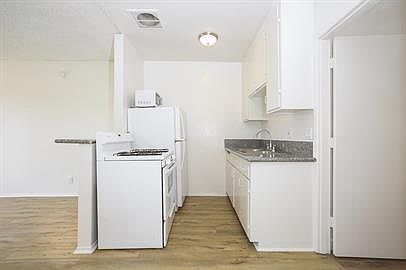 3rd image of 12514 Culver Blvd #6
