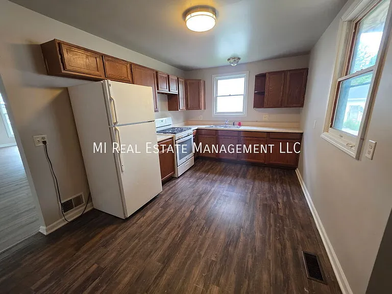 270 E Washington St #1 — Photo 1