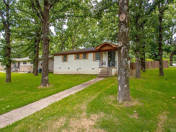 3rd image of 8909 Holiday Dr
